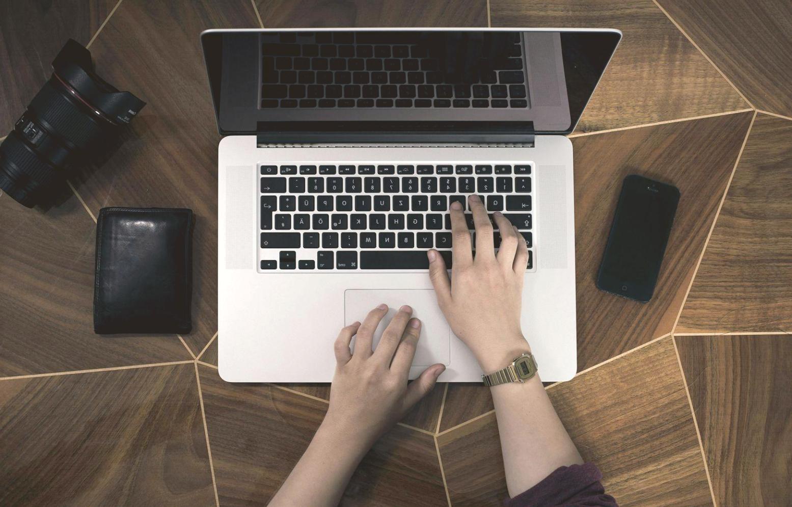Praktische Lernumgebung mit digitalen Tools für Budgetplanung